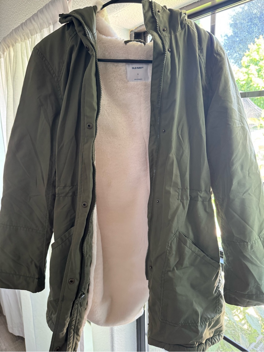 Old Navy Olive Green Parka with Cream Faux Fur Lining